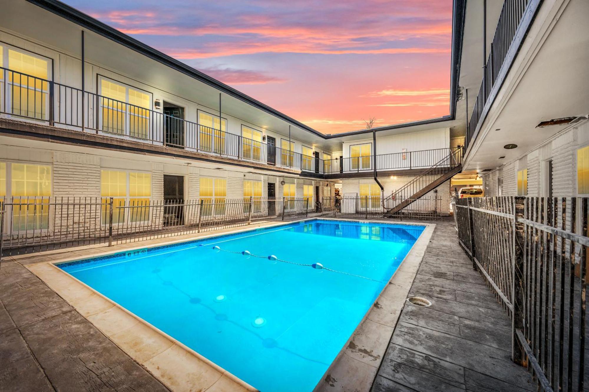Comfortable 2Br Apt In Vibrant Houston Heights Exterior photo