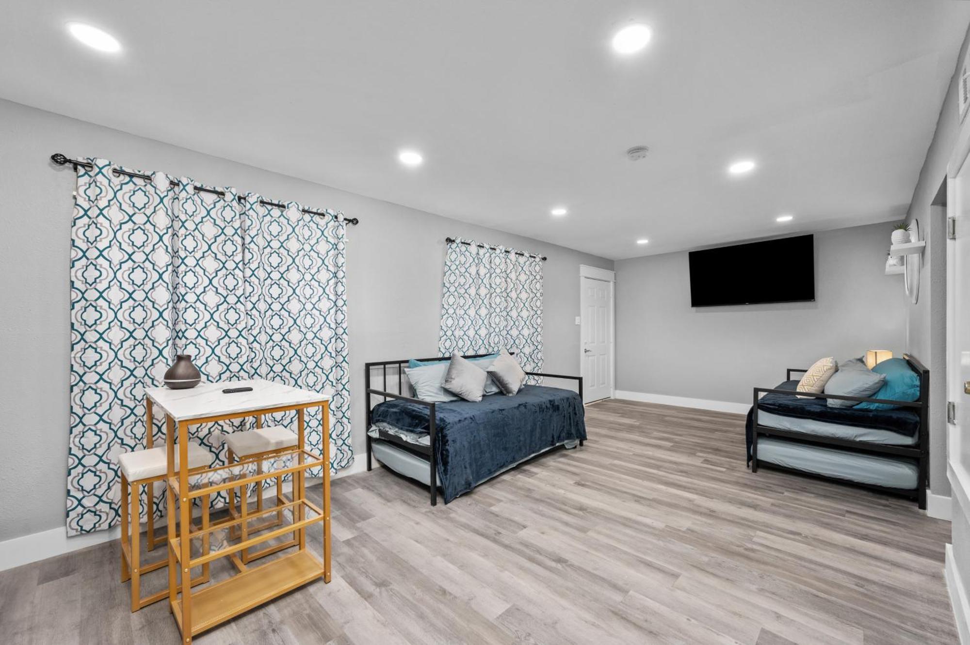 Comfortable 2Br Apt In Vibrant Houston Heights Exterior photo