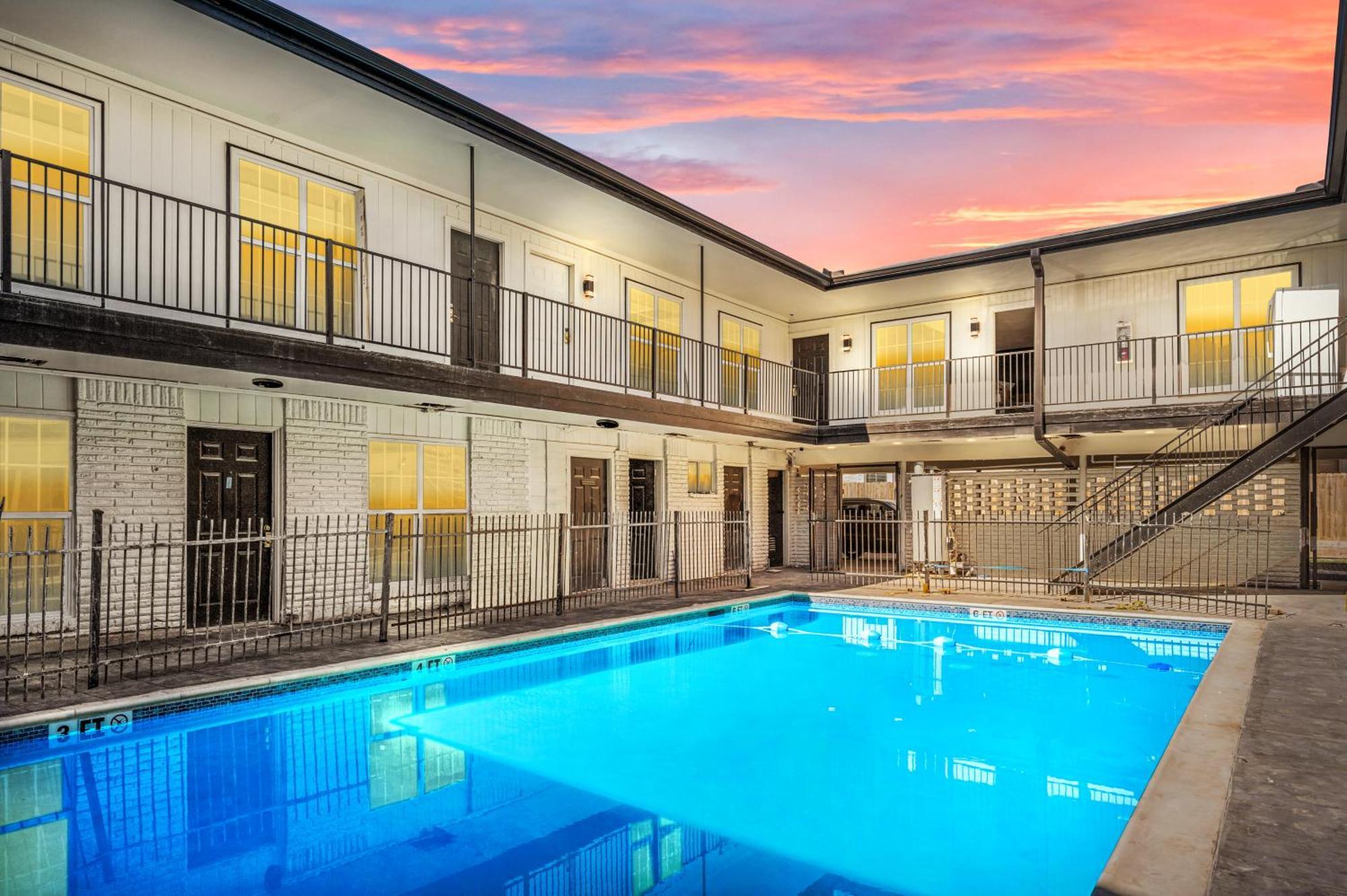 Comfortable 2Br Apt In Vibrant Houston Heights Exterior photo